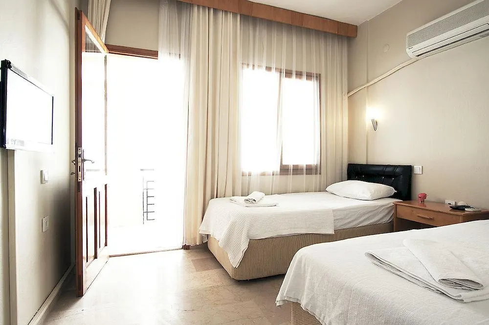 Koz Eren Otel Çeşme 2*,