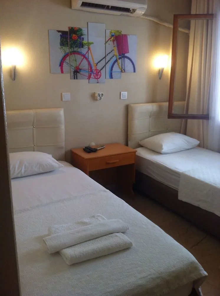 Koz Eren Otel Çeşme 2*,